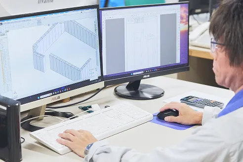 検図の作業風景