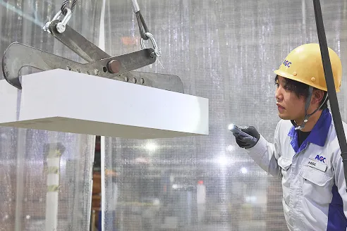 寸法・外観検査の作業風景